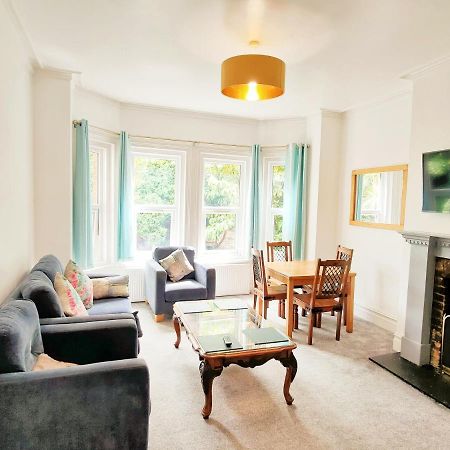 Flat-B, 4 Adults, 20 Mins To Beach, Netflix, Wifi, Sleeps 4 Adults 伯恩茅斯 外观 照片