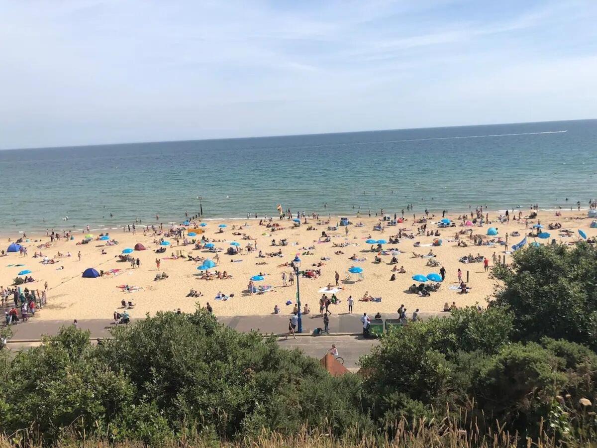 Flat-B, 4 Adults, 20 Mins To Beach, Netflix, Wifi, Sleeps 4 Adults 伯恩茅斯 外观 照片