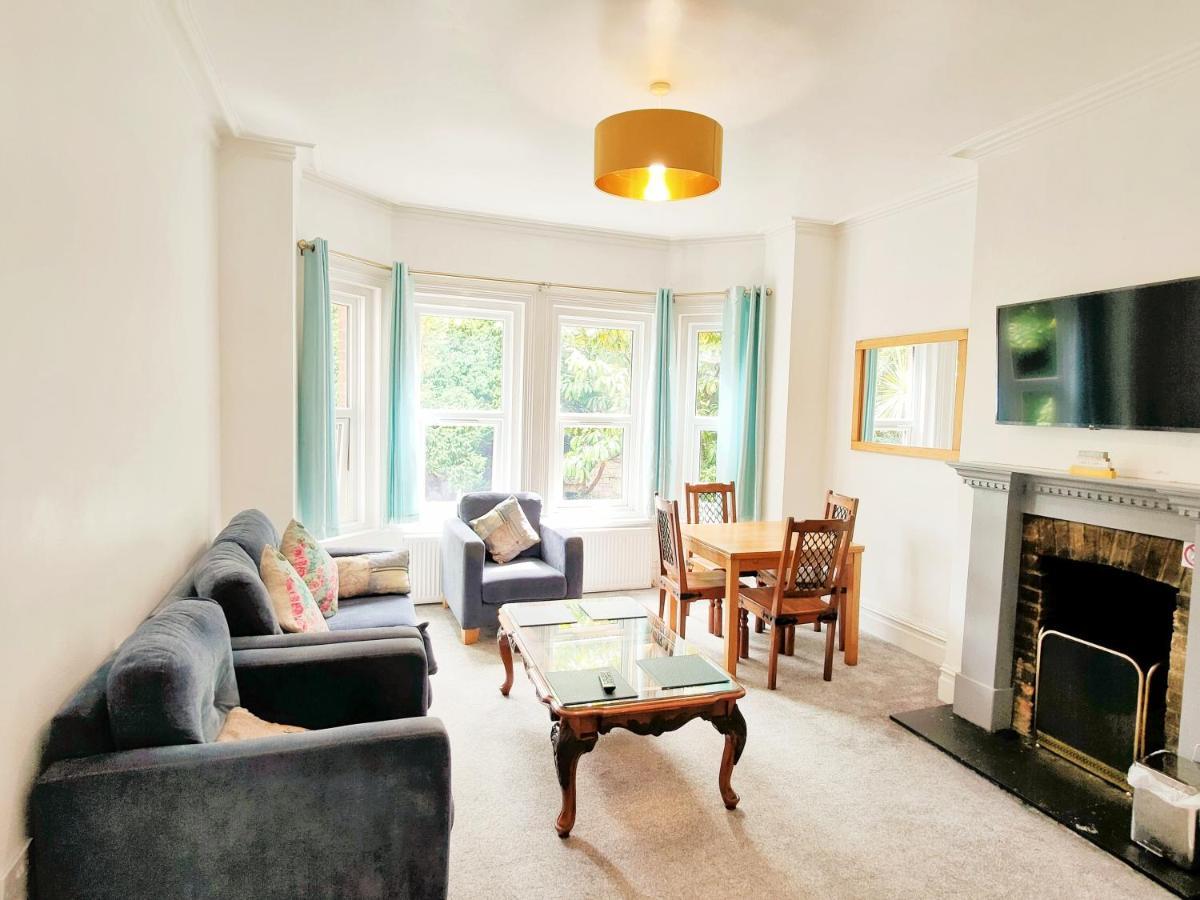Flat-B, 4 Adults, 20 Mins To Beach, Netflix, Wifi, Sleeps 4 Adults 伯恩茅斯 外观 照片